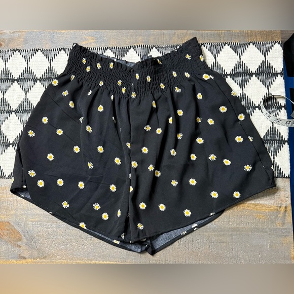 SHEIN daisy print summer boho shorts - Picture 3 of 10